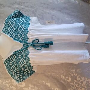 Keep in Touch NWT size small white top with embroidery